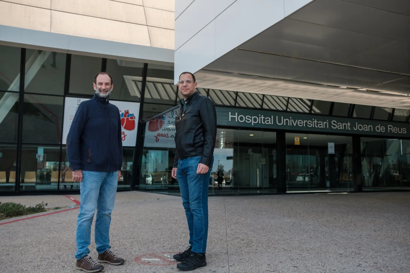 D'esquerra a dreta, l'investigador de la URV Eduard Llobet i Youcef Aceli, de l'Hospital Sant Joan i l'IISPV