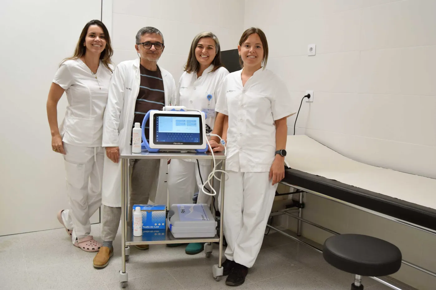 Professionals del Servei d'Aparell Digestiu i Proves complementàries de l'Hospital Universitari Sant Joan de Reus. D’esquerra a dreta, Dra. Liliana Álvez, Dr. Francisco J. Martínez, Dra. Oana Pavel i Sra. Esther Gimeno.